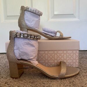 NIB Jewel by Badgley Mischka Katerina gold glitter block heel sandals
